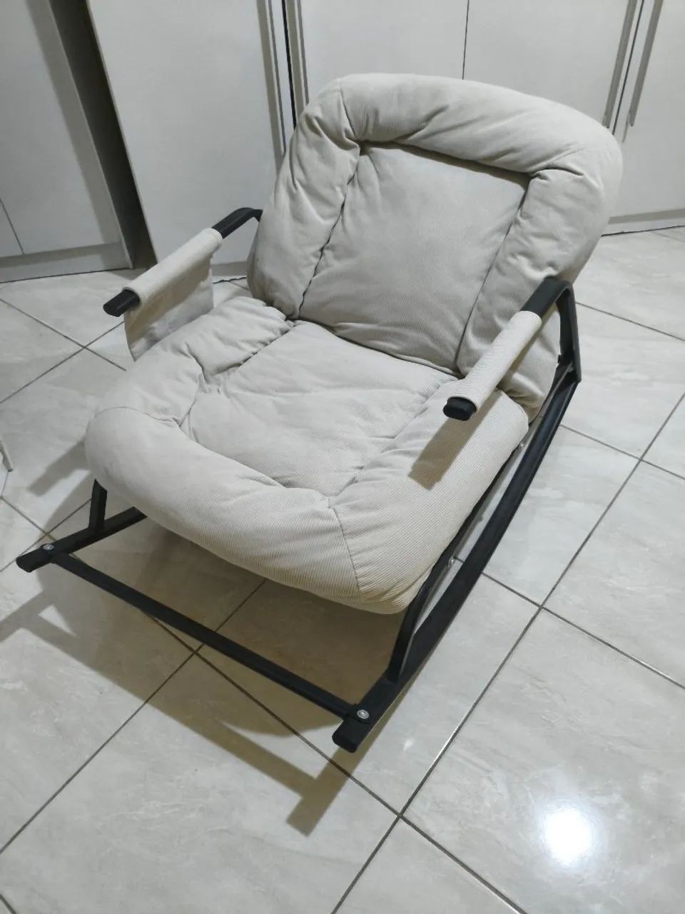 Cadeira de balanço moderna