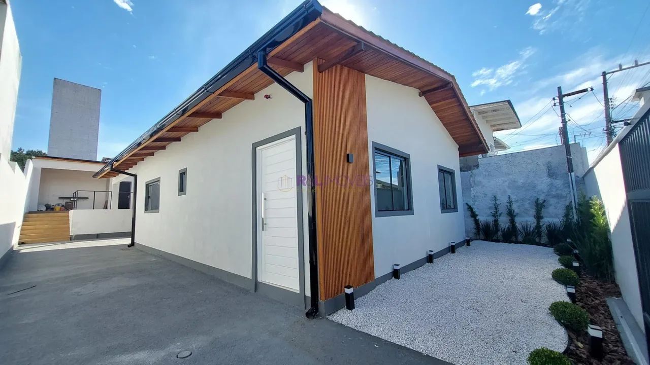 Casa com 3 dormitório, Suíte, Piscina e Edicula