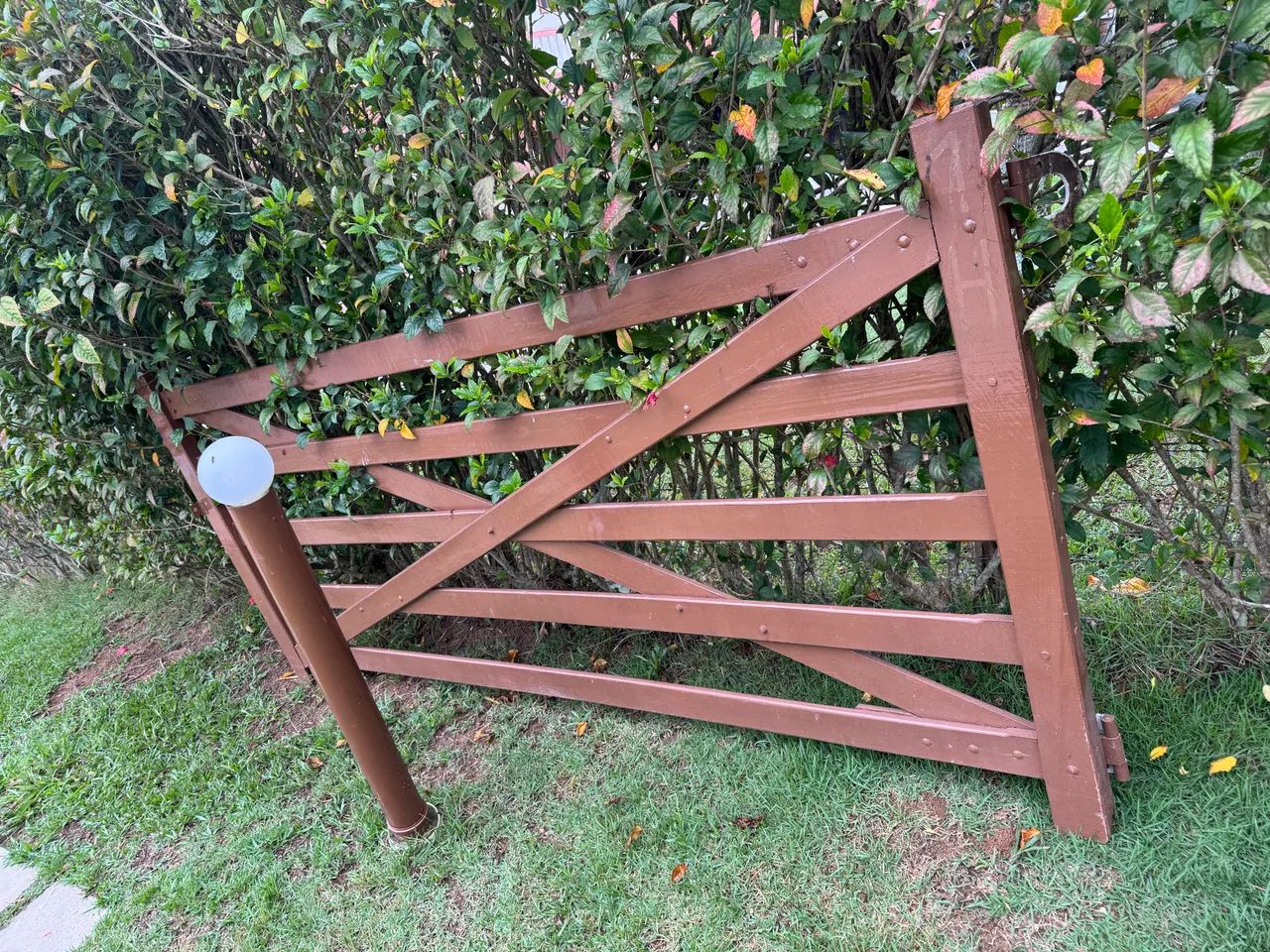 Porteira de madeira maciça 