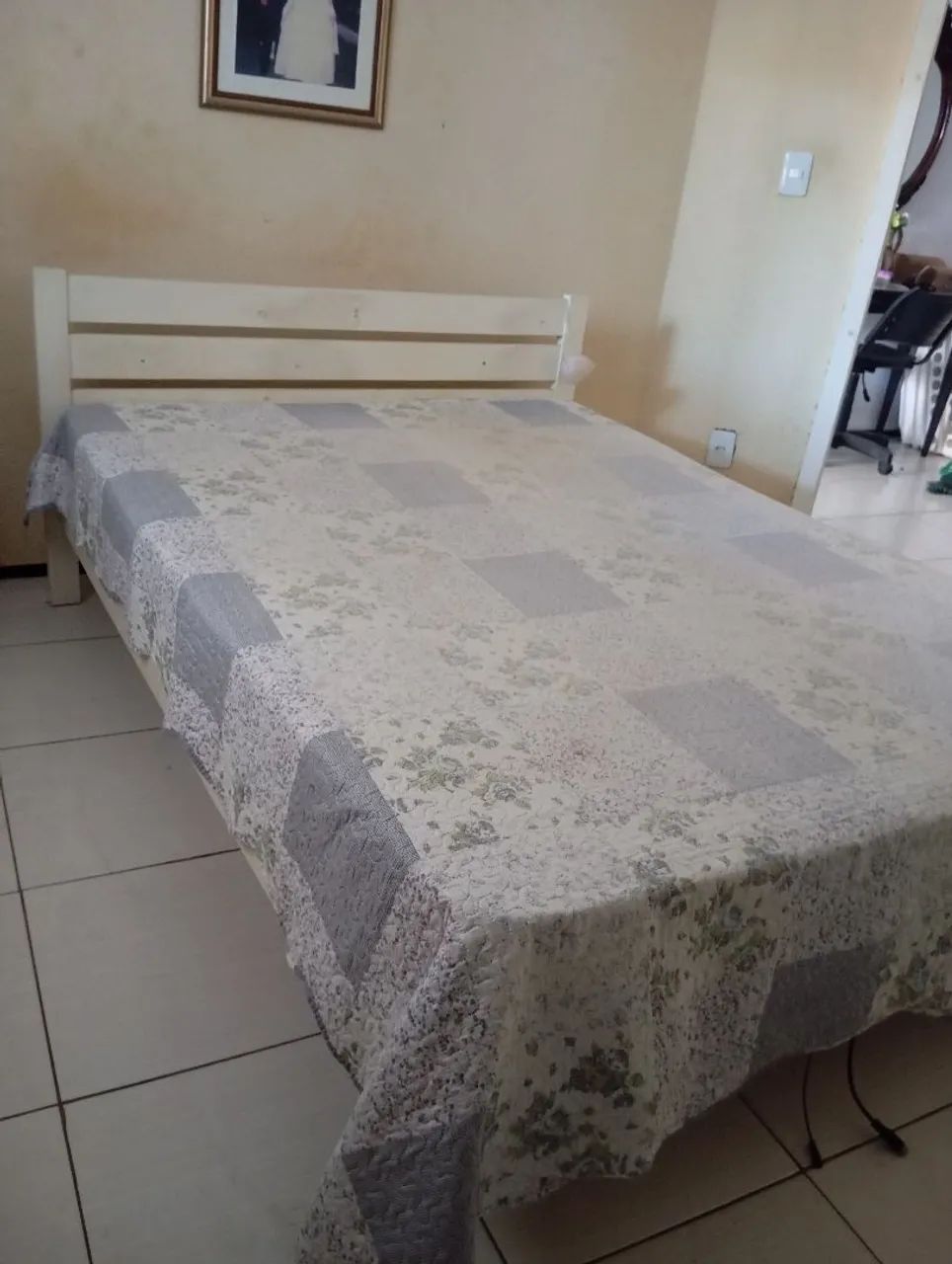 Cama casal de  madeira (sem o colchão)