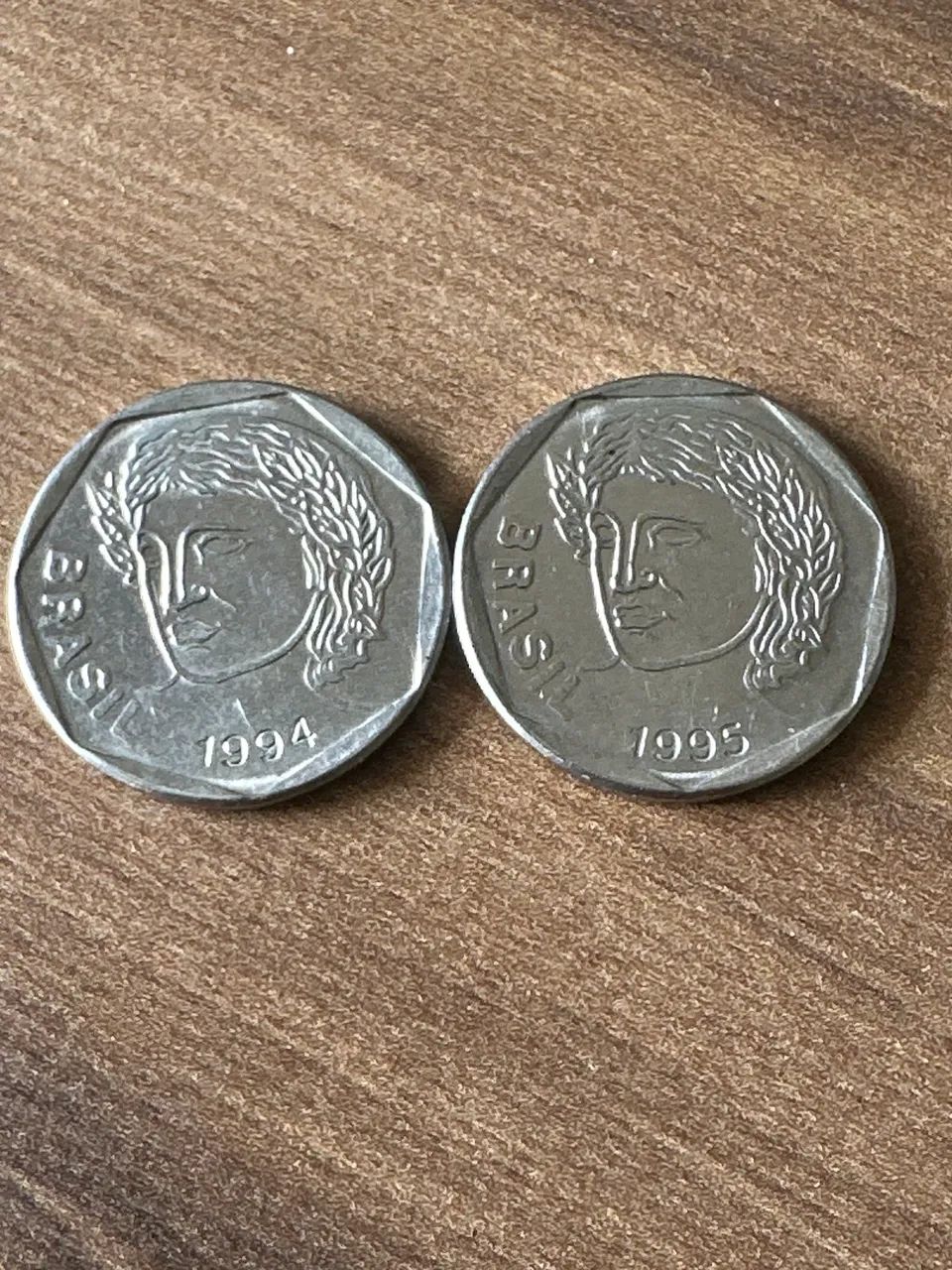 Duas moedas de 25 centavos 1994/1995 colecionável 