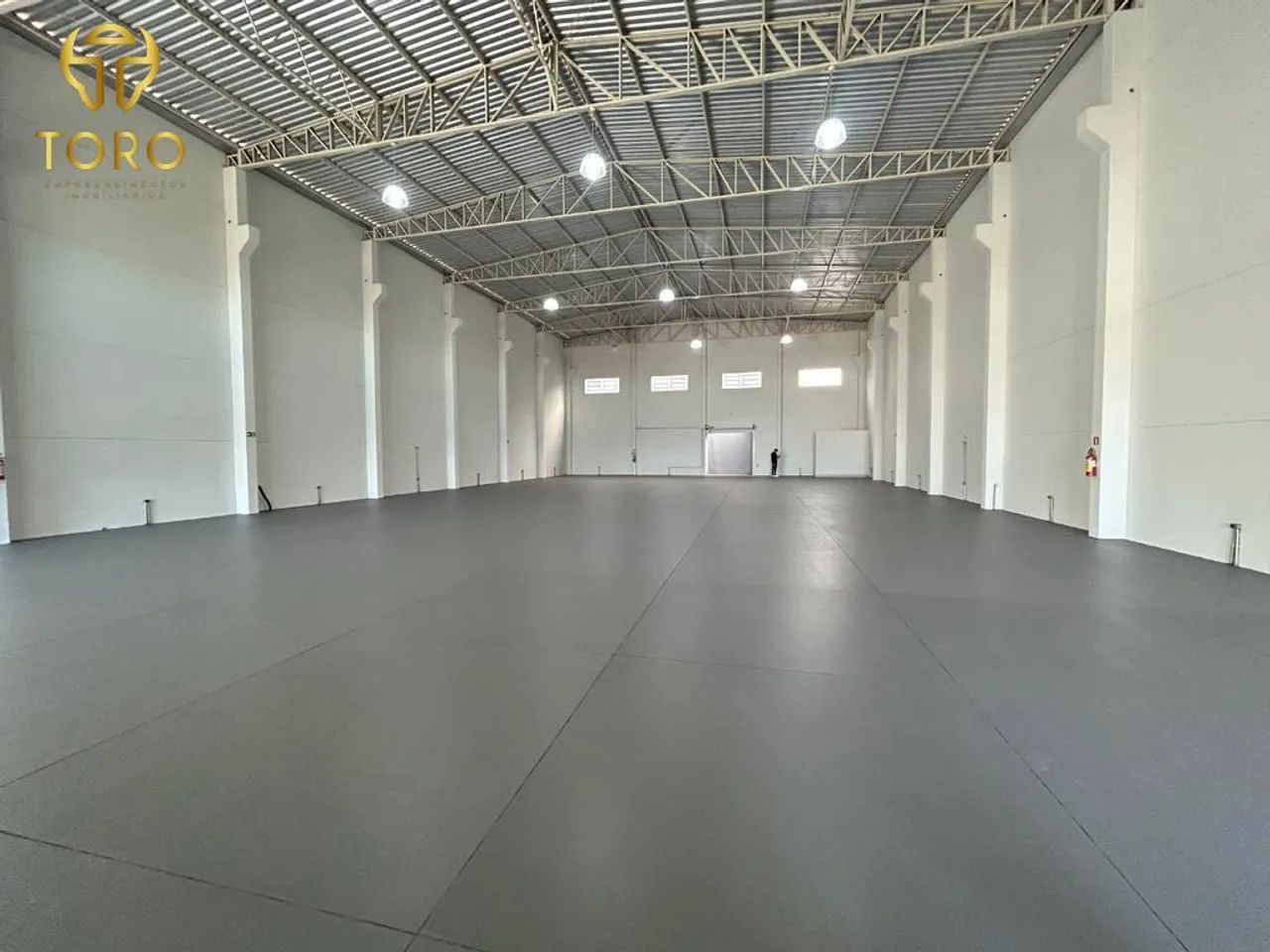 Barracão para alugar em Maringá, Jardim Aurora, com 1100 m² - Foto 3