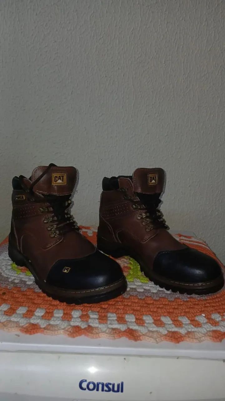 Bota catterpilar número 41/42 - Foto 4