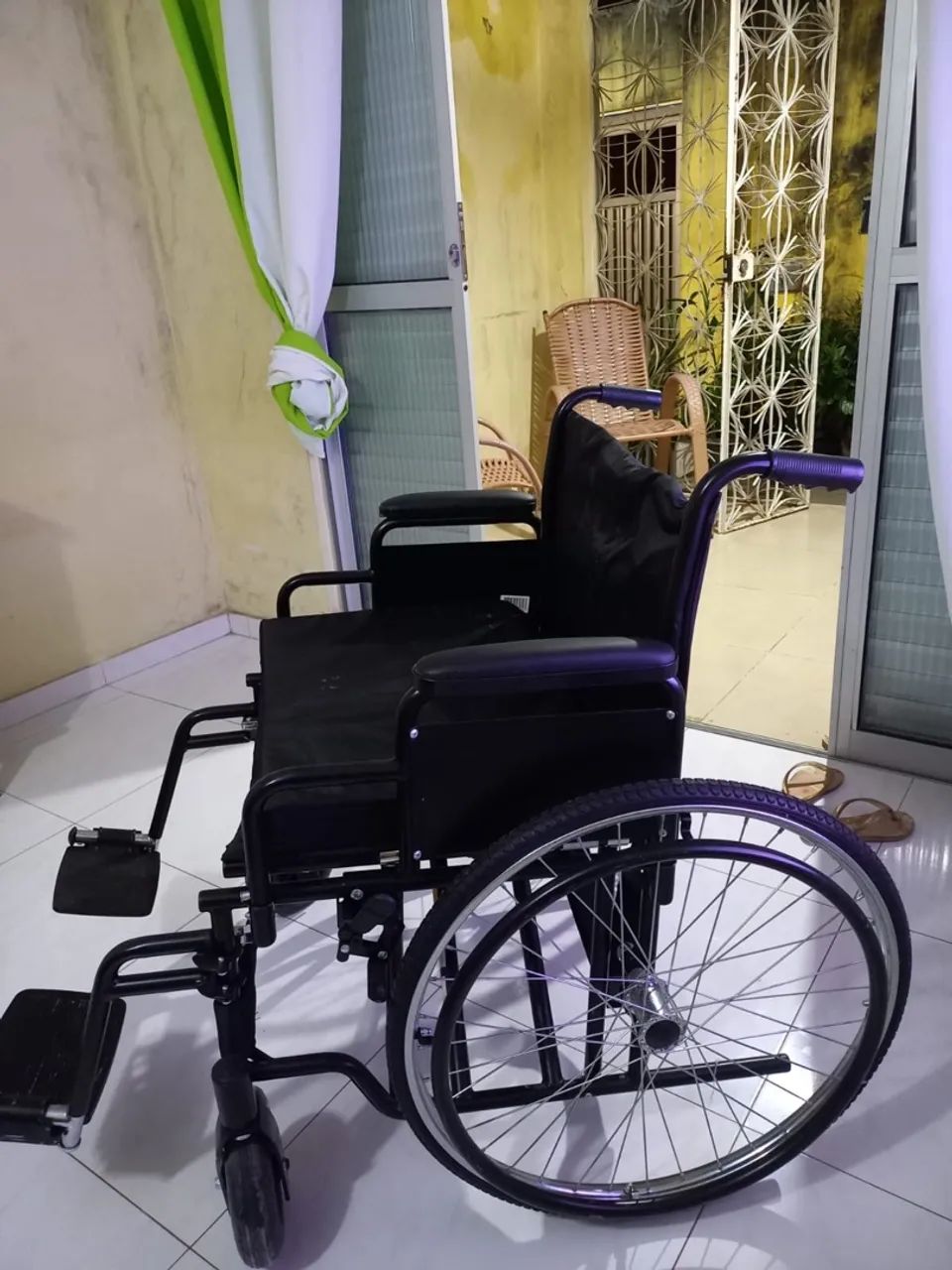 Cadeira de rodas USADA POUCAS VEZES 