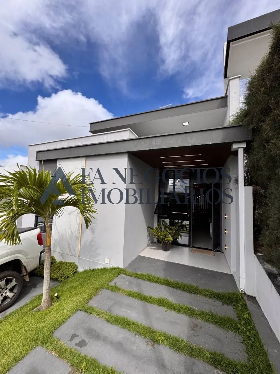 Casa à venda no Condomínio Montiville  Sofisticação e aconchego em cada detalhe.