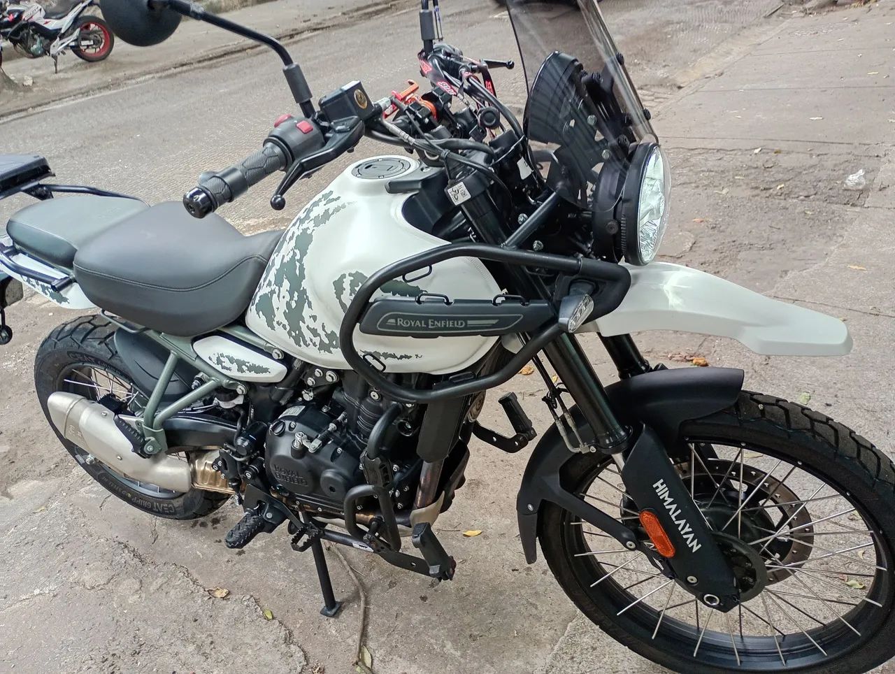 Himalayan 450 nova e com acessórios  - Foto 3