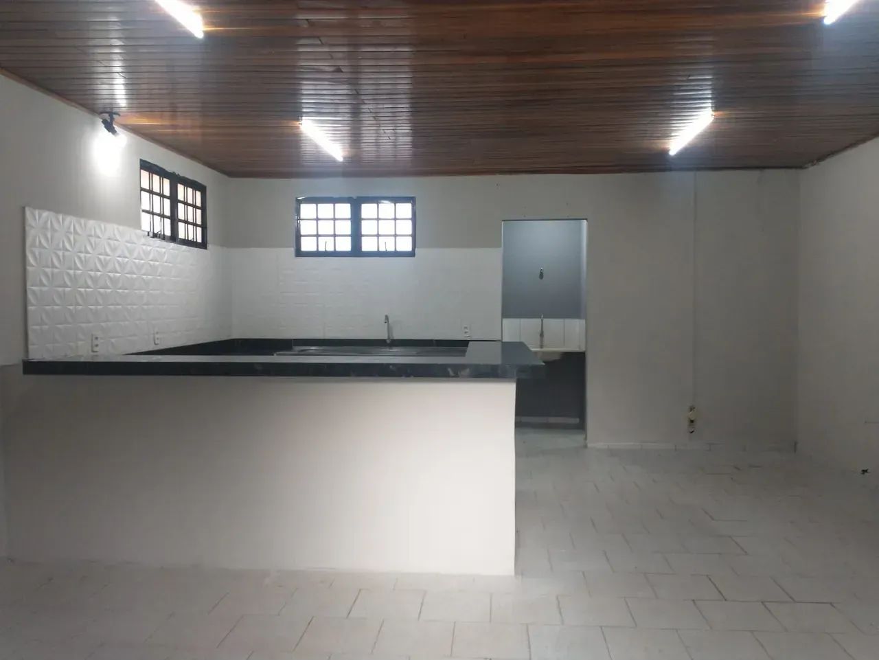 Aluga-se cômodo comercial com 50m² com excelente localização na rua da faculdade Unifran. - Foto 2