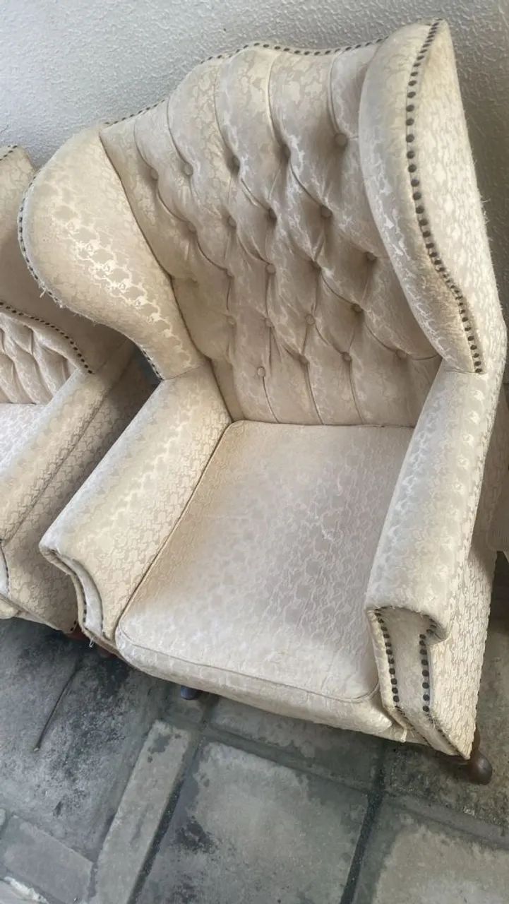 Poltronas Clássica Estilo Chesterfield / Capitone?
