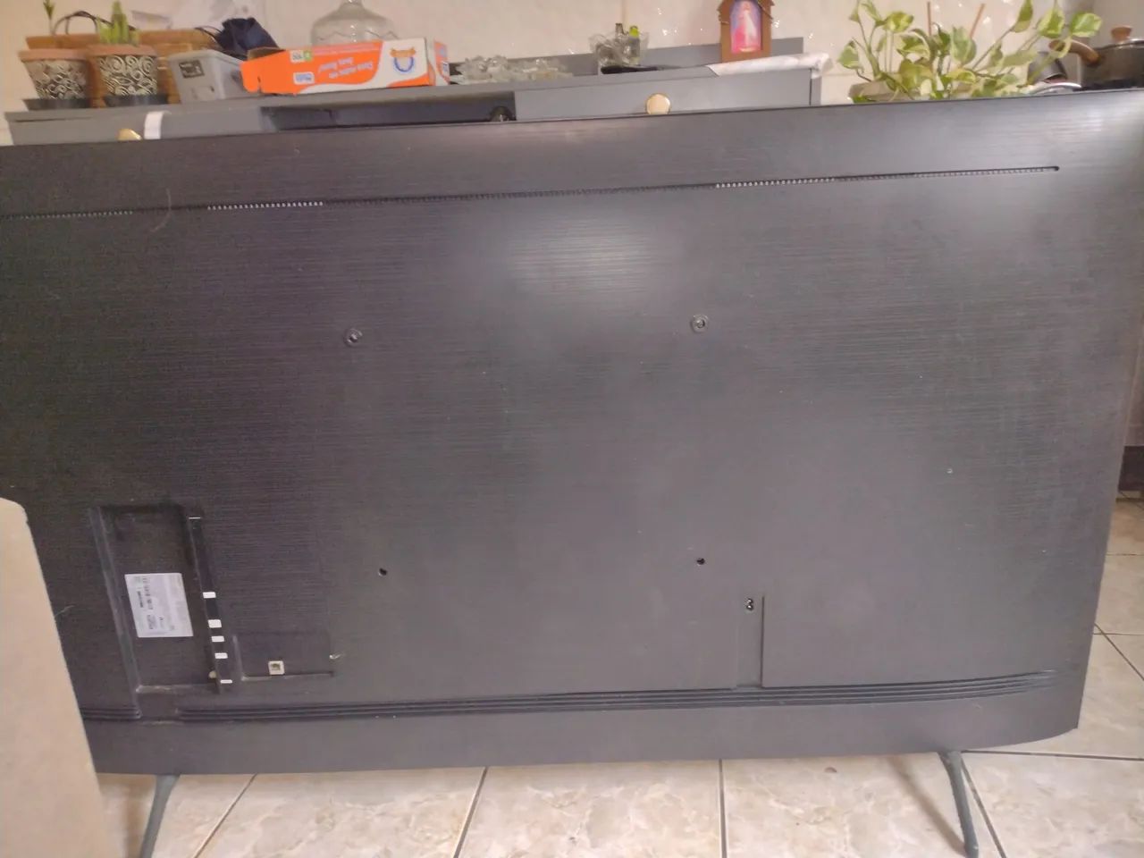 Vendo uma tv está sem imagem 65 polegadas para retirar pecas - Foto 2