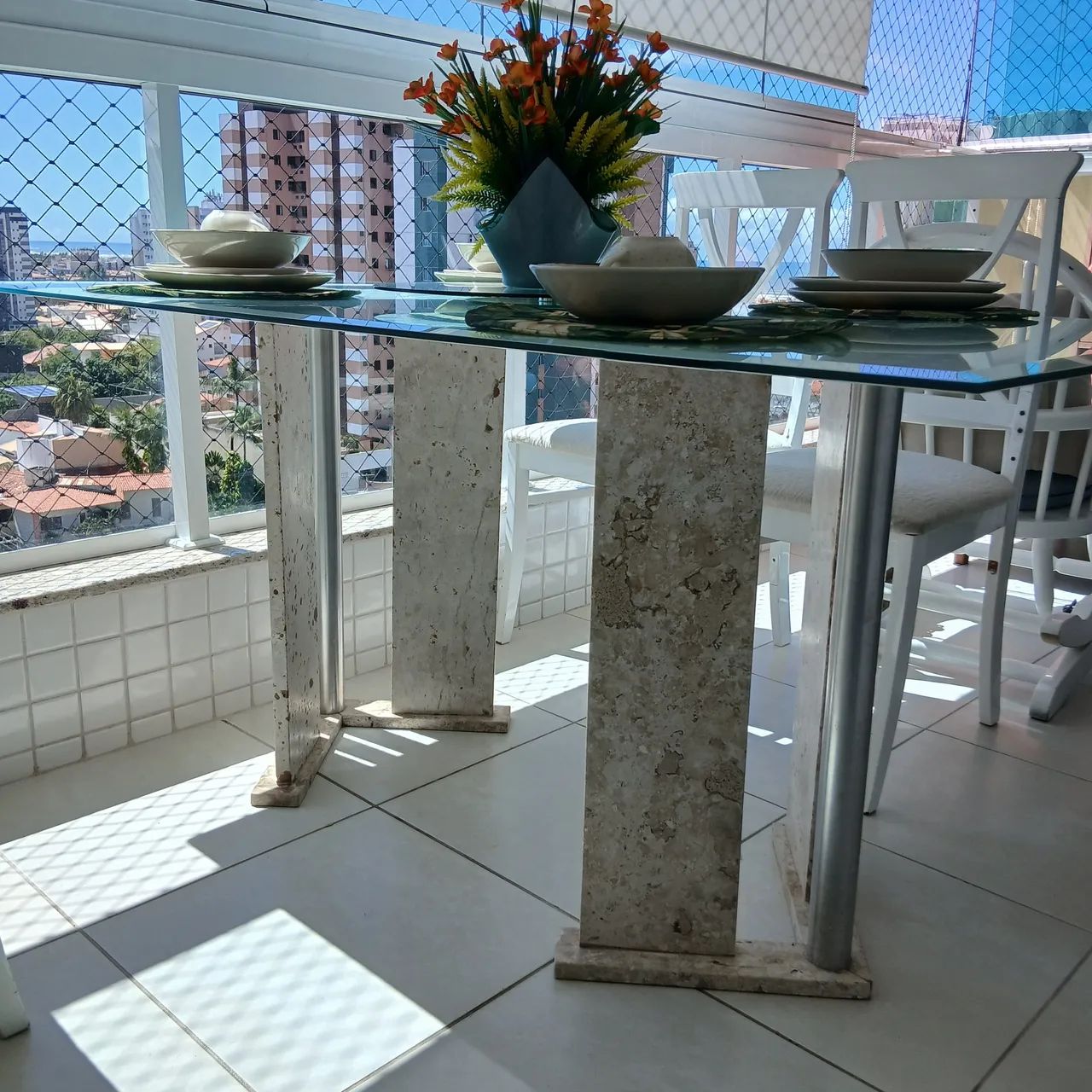 Mesa com 6 cadeiras