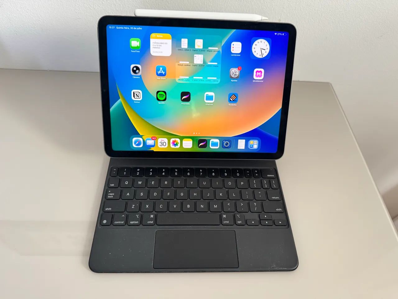 iPad Air 5ª Geração com caneta e teclado originais Apple