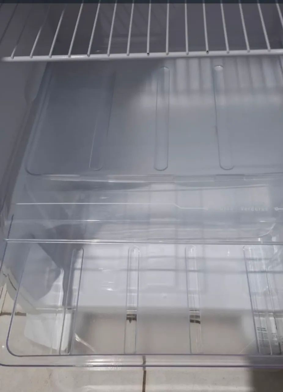Geladeira Cycle Defrost Electrolux 240 Litros Degelo Prático Branco RE31  - Foto 5
