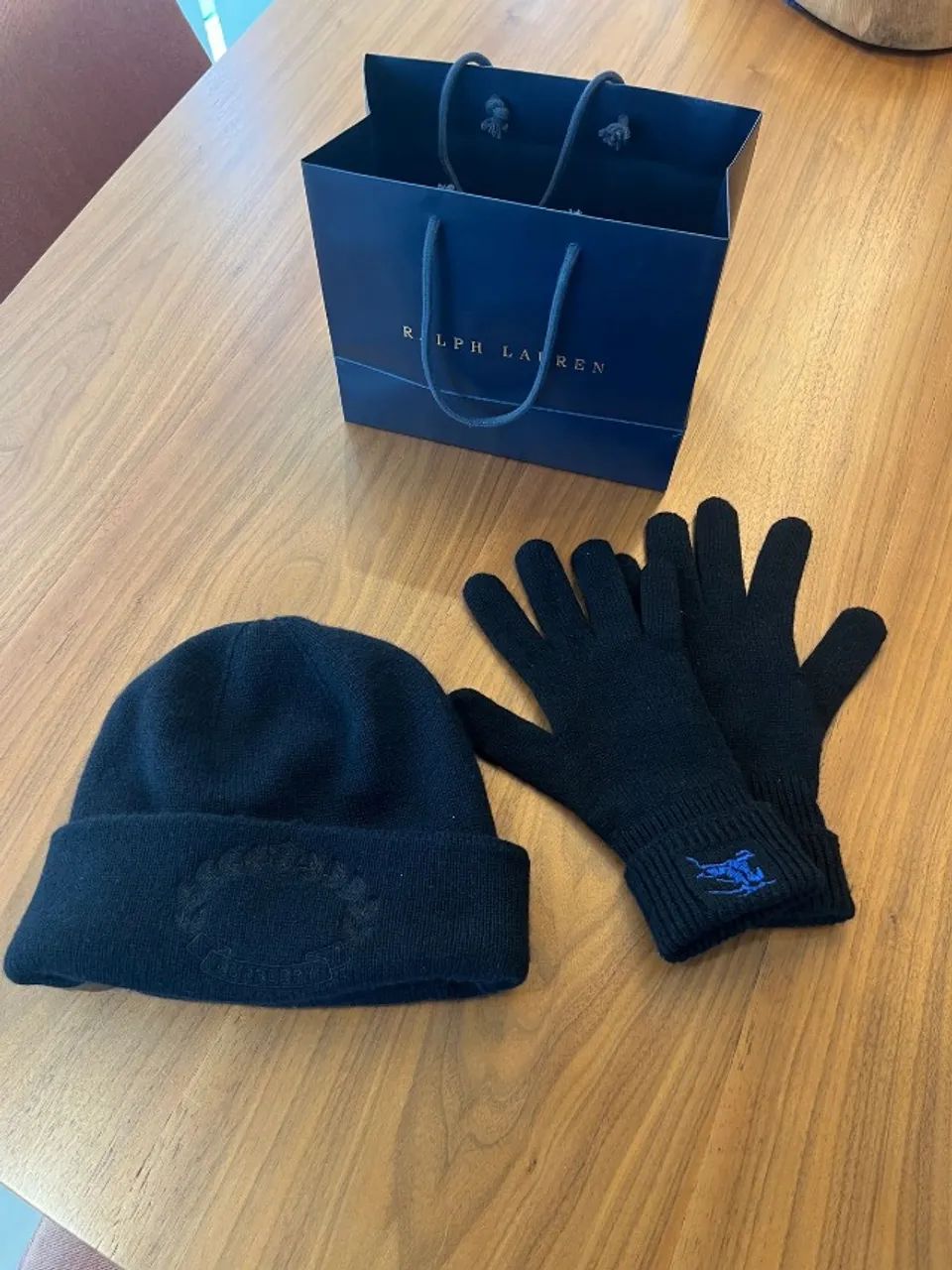 Luva Burberry Tricô Preta com Bordado EKD Azul