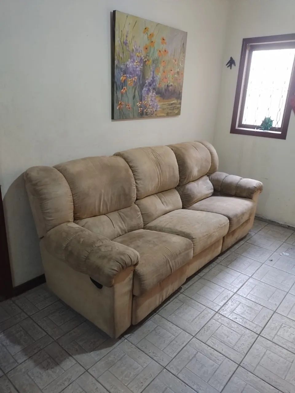 Sofá reciclável bege 3 lugares 