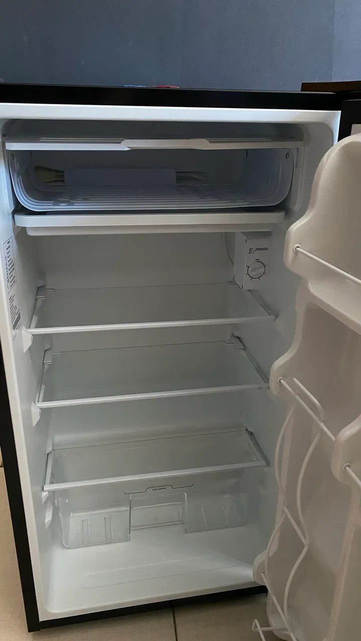 Frigobar Midea 93 litros Preto  - Foto 2