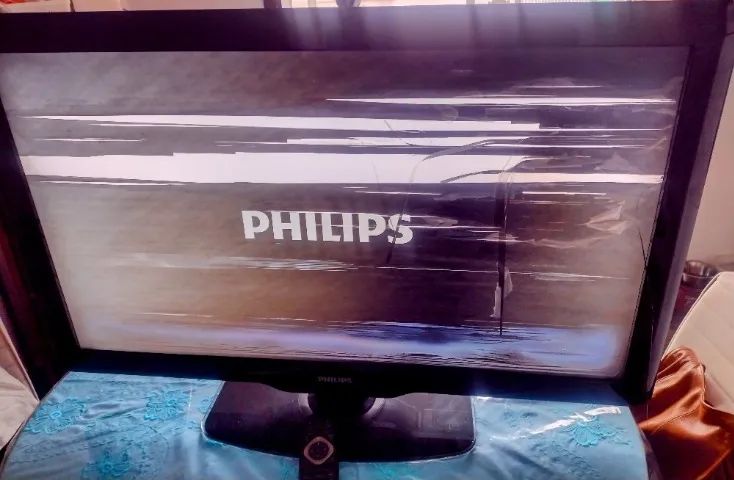 TV Philips 40 polegadas modelo 40PFL3808D/78 com controle remoto