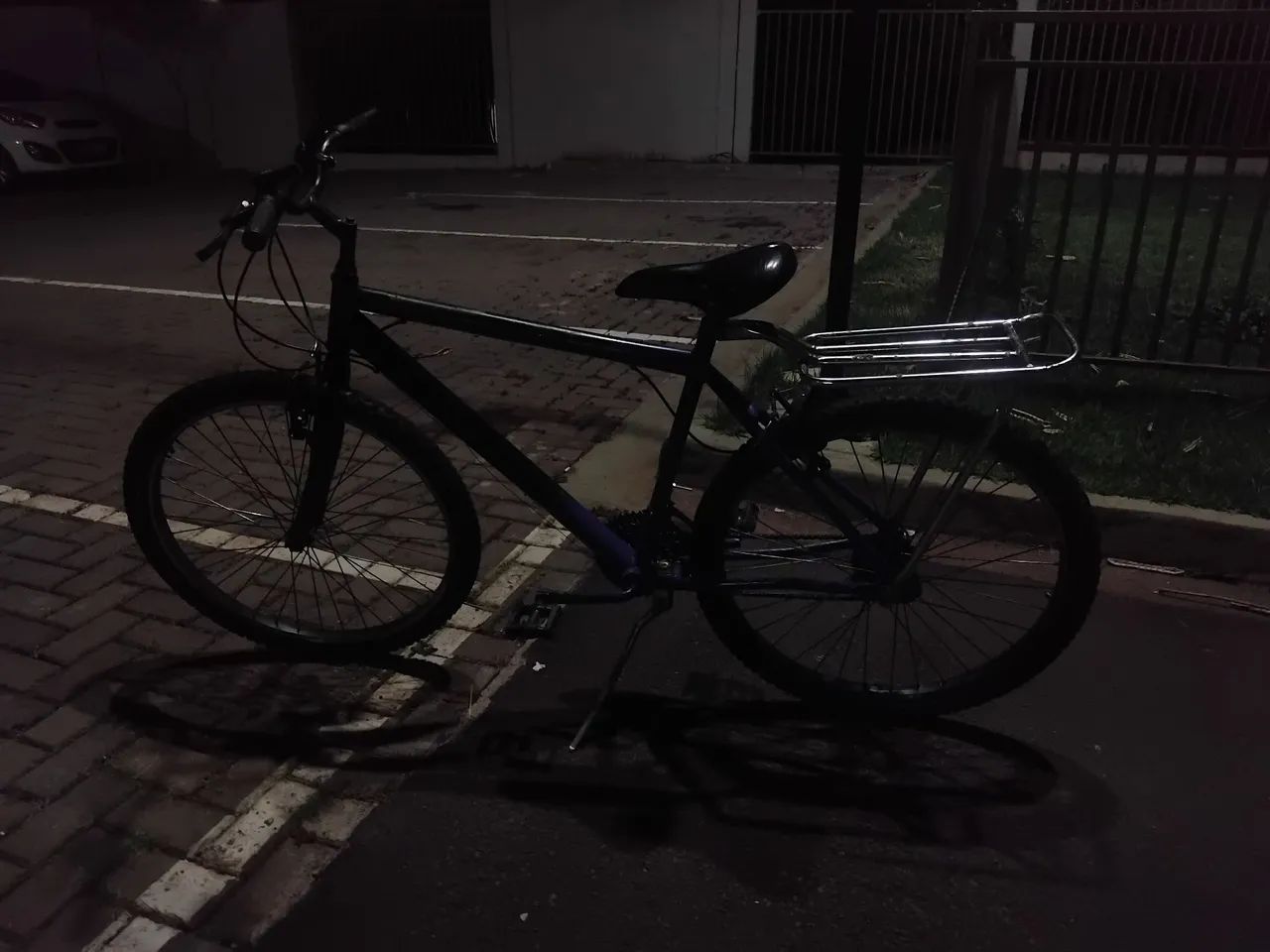 Bicicleta aro 26 azul e preta. - Foto 4