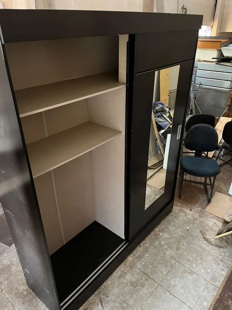 Guarda-roupa preto de porta de correr  - Foto 2