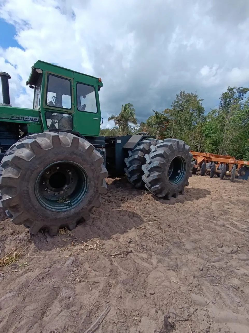 Trator Engesa 1128