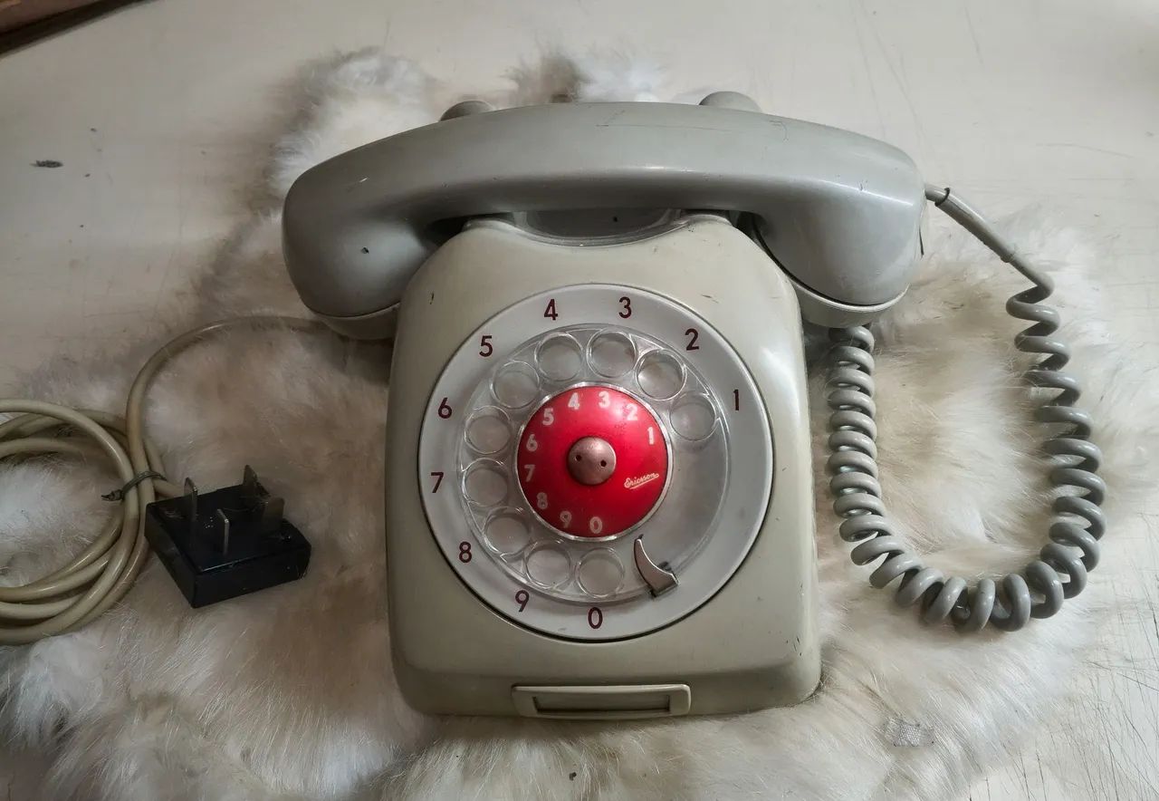 Telefone de disco de discagem antigo 