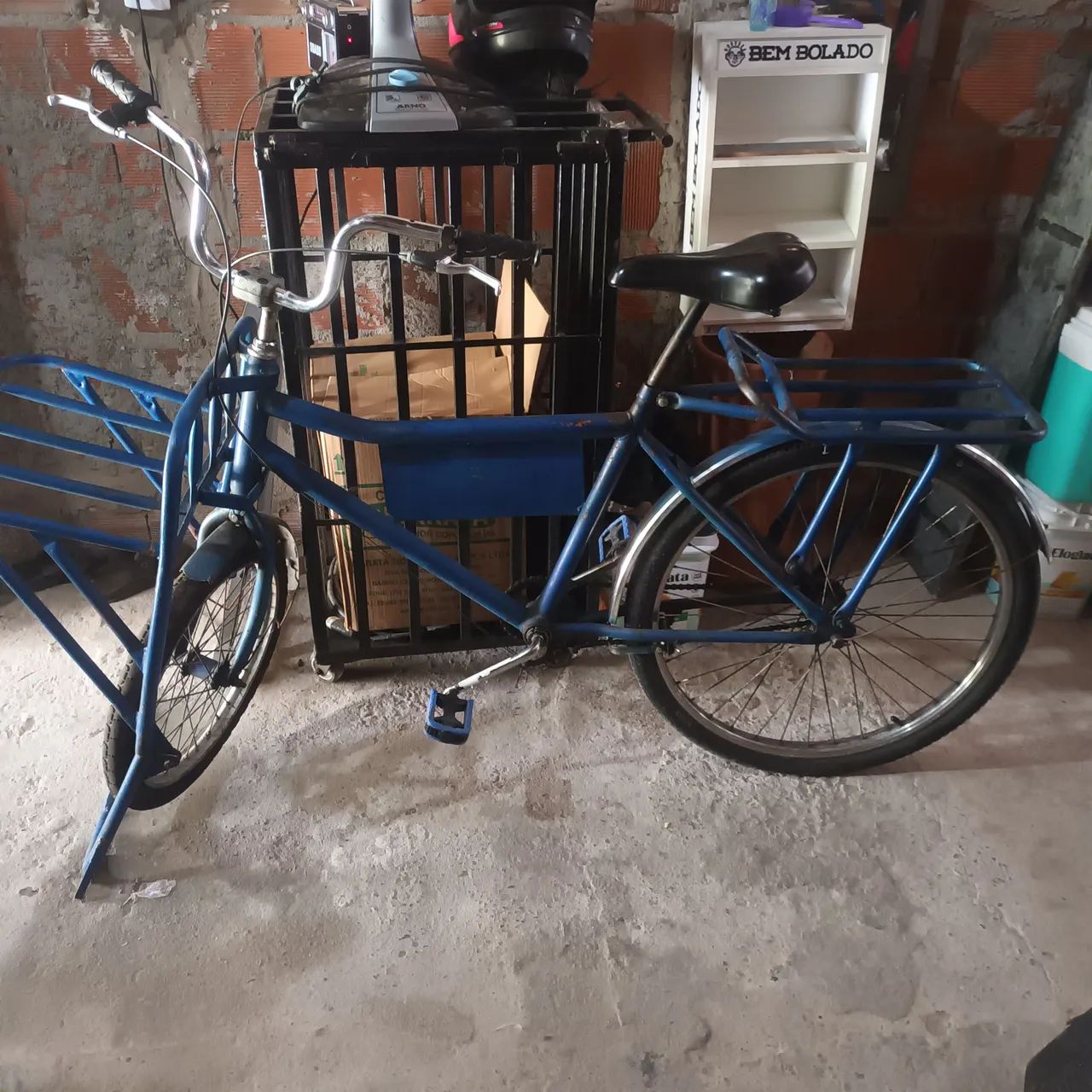Vendo uma Bicicleta Cargueira toda no Rolamento,zap * Júlio 
