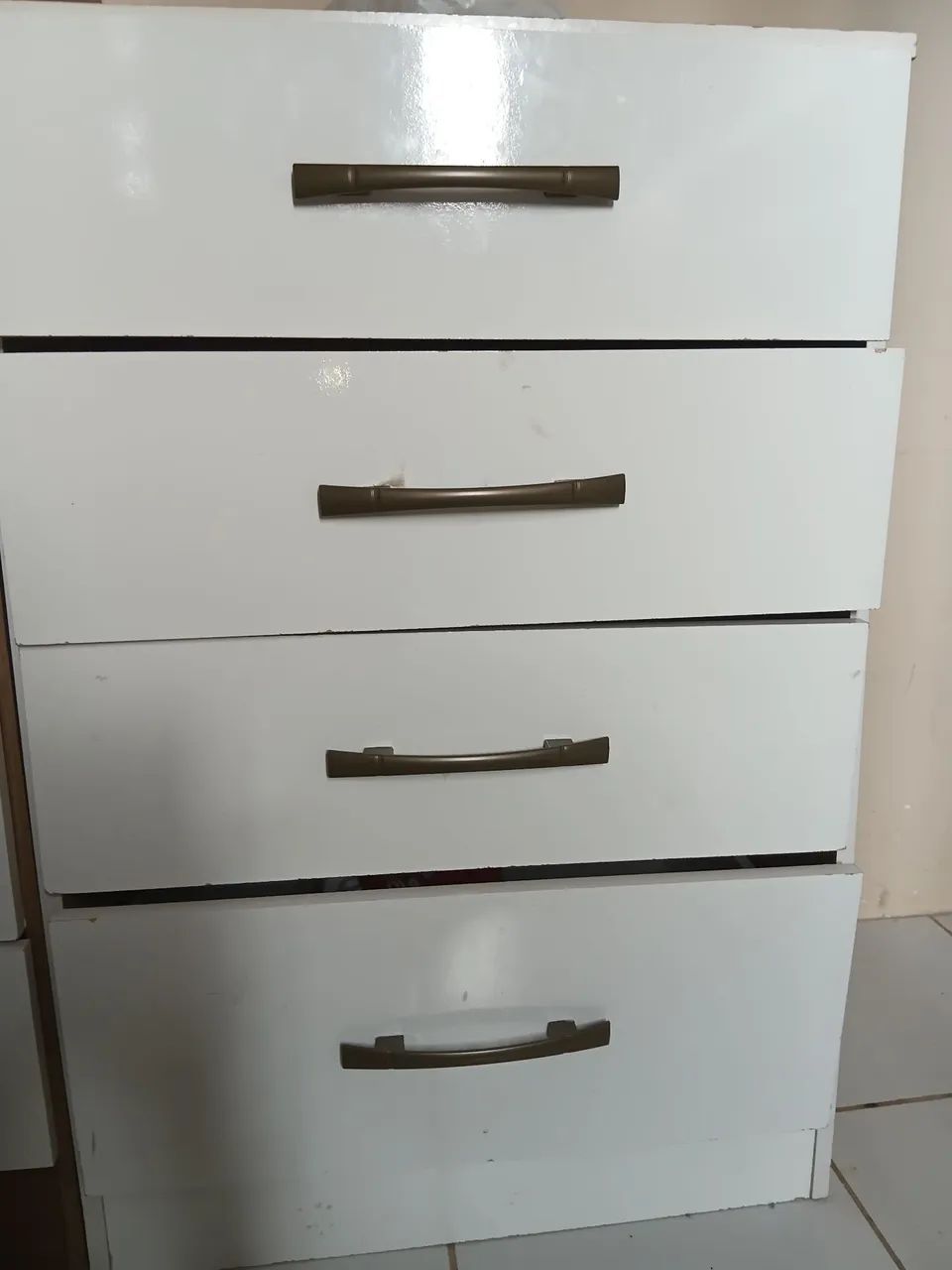Cômoda 4 gavetas porR$ 100,00