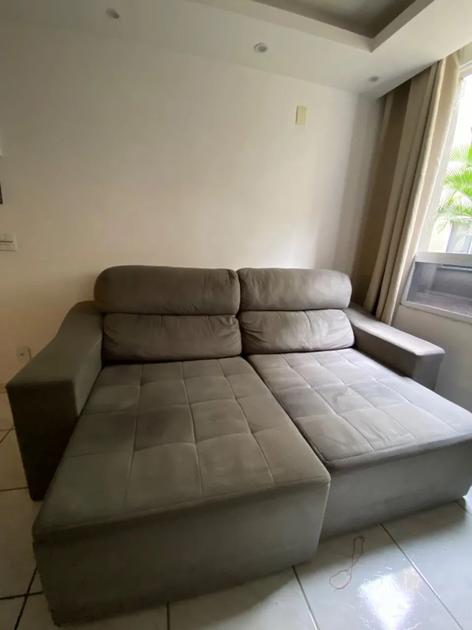 Mesa de jantar com 4 cadeiras e sofá retrátil reclinável  - Foto 3