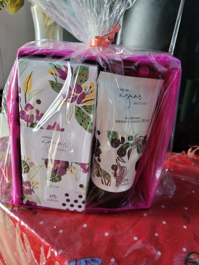 Kit presente Natura aguas perfume violeta e hidratante de jabuticaba -  Beleza e saúde - Nova República, Santarém 1173378056 | OLX