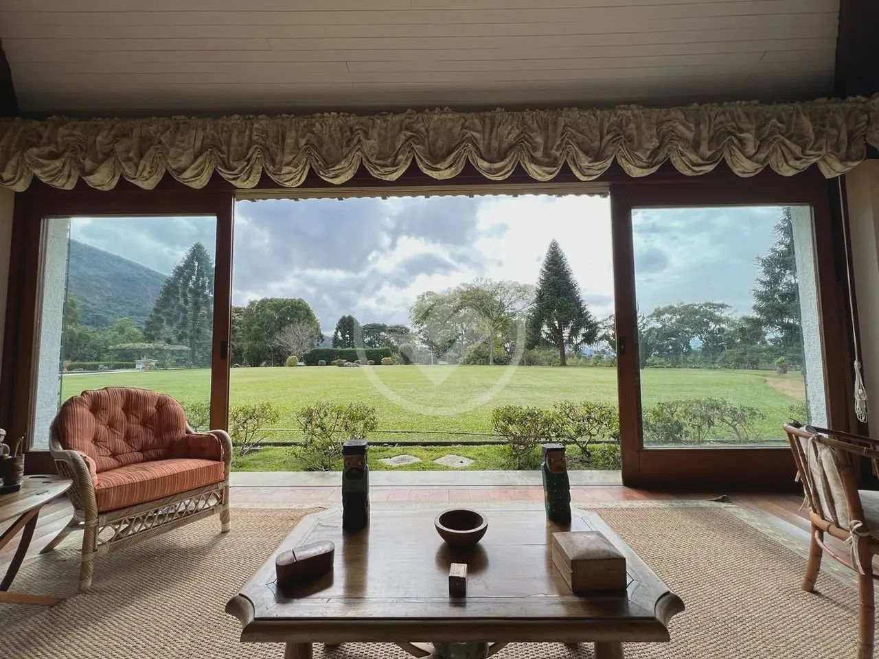 Casa com 4 Quartos à venda, 516 m² por R$ 3.800.000 - Quebra Frascos - Teresópolis/RJ codi