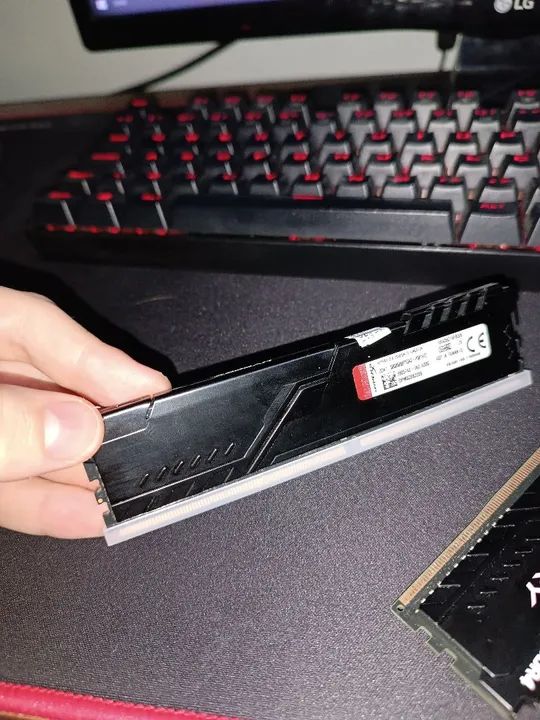 Duas memórias rams 8Gb DDR4