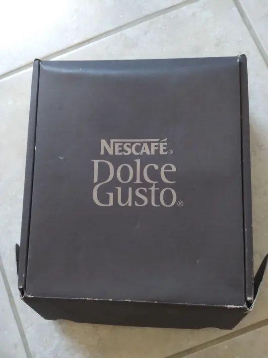Xicara com pires e copo NESCAFE
