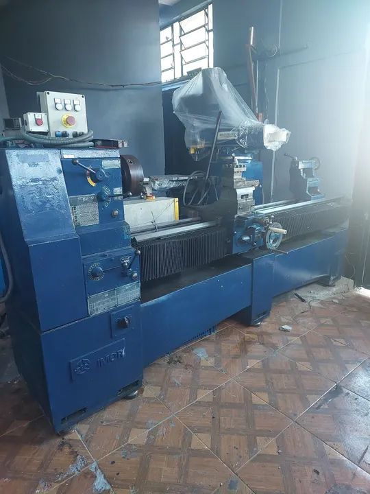 Torno mecanico e fresadora ferramenteira 