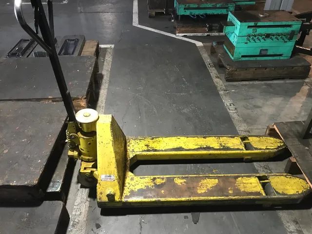 Paleteira com capacidade para 8 toneladas 