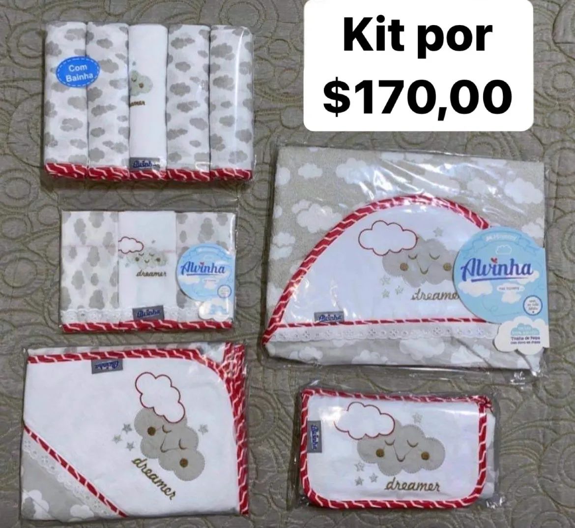 Kit com fraldas, toalhas, trocador e cueiro 