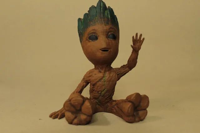 Boneco Baby Groot Sentado