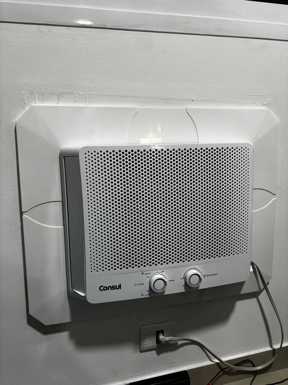 Ar condicionado Cônsul de janela 220V 7500 BTUs