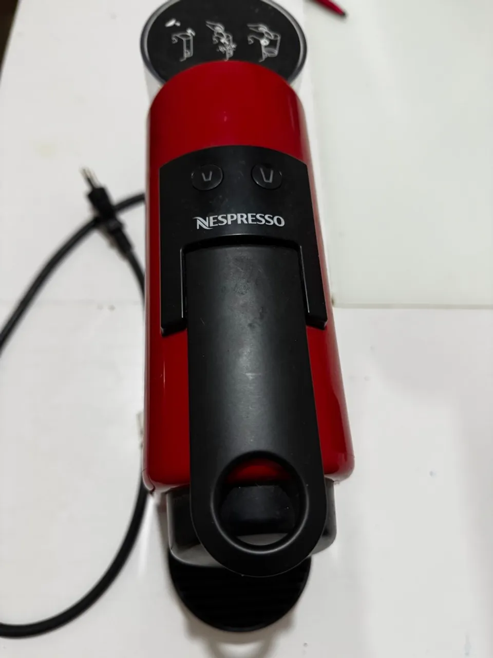 Cafeteira Nespresso Essenza Mini - Vermelha