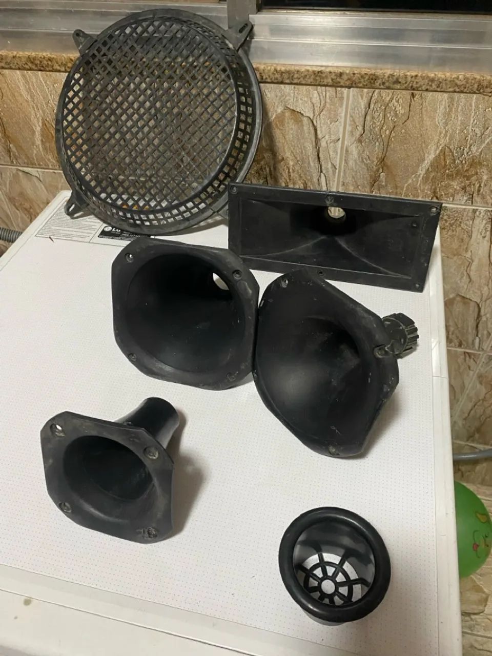 Cornetas, 2 telas e aeroduto para som - Foto 2