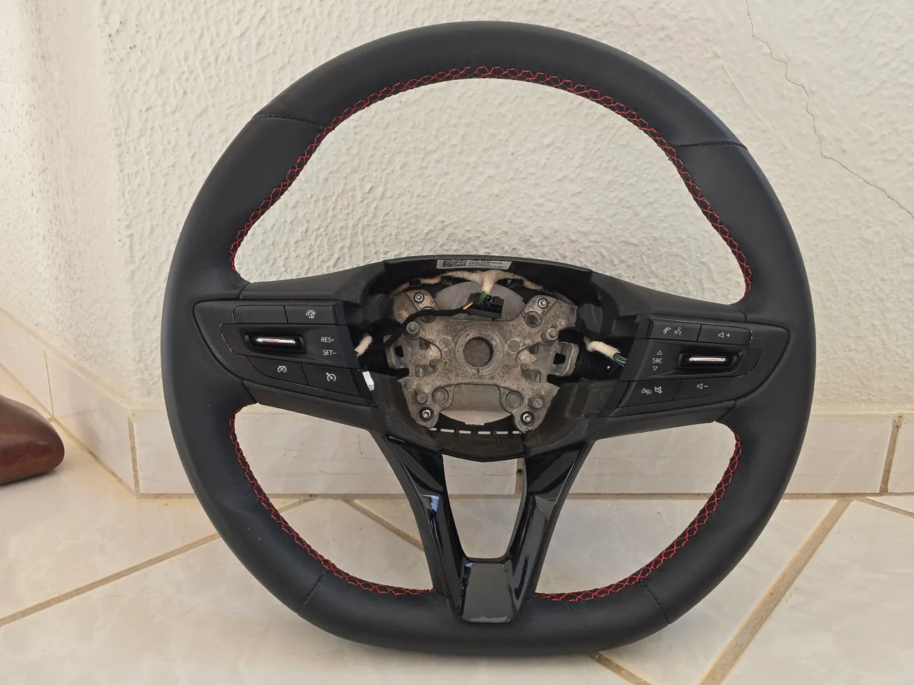 Volante Esportivo Onix RS em Couro Costura Verme