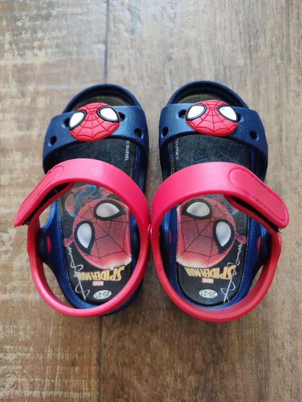 Sandálias infantis do Homem-Aranha - Tamanho 20-21 (USADO)