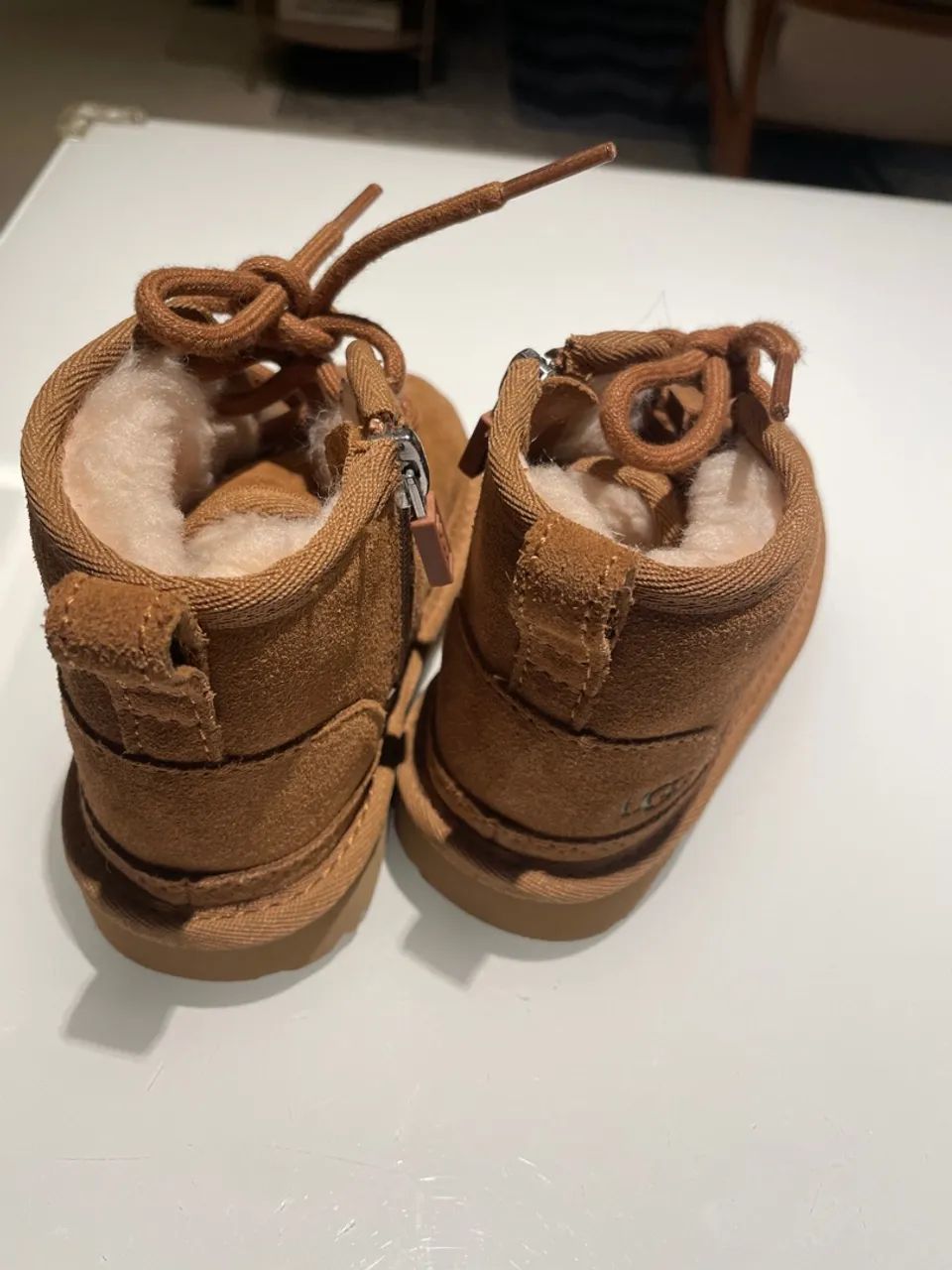 Bota UGG Infantil Marrom - Conforto e Estilo - Foto 4