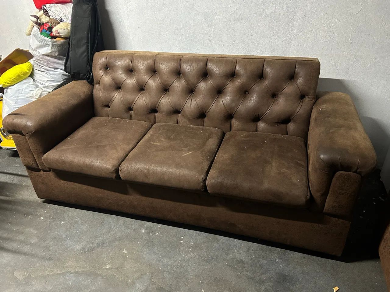 Sofá Captitonê Vinho64960524926211121