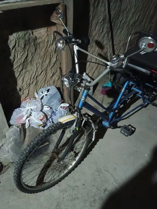 Triciclo bicicleta 3 lugares ótimo estado barbada  - Foto 2