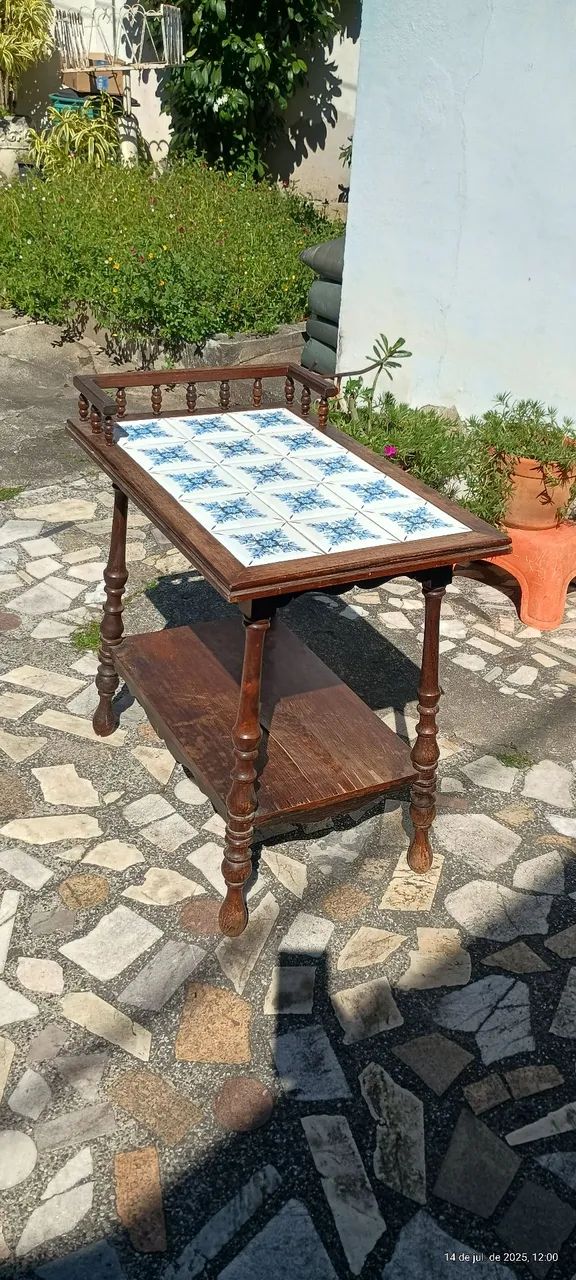Mesa lateral de madeira com azulejos decorativos - Foto 2