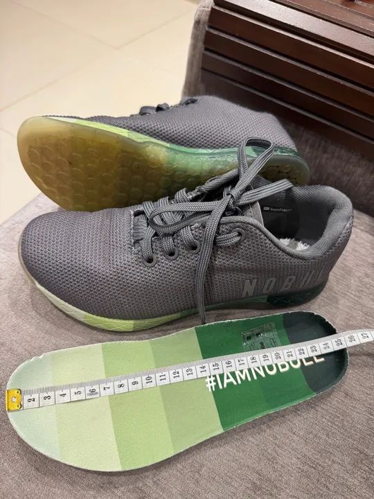 Tênis Nobull unisex- cinza- Tamanho US 7,5 Brasil 36,5