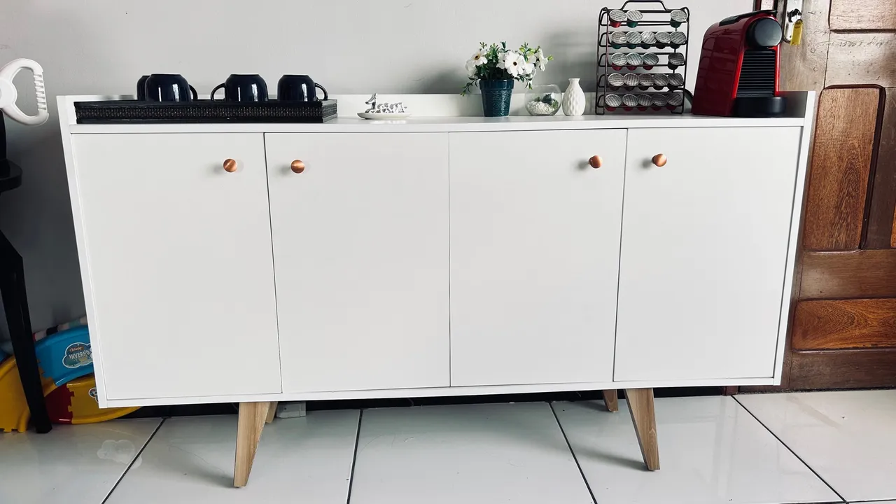 Armário de Cozinha Branco com Prateleiras
