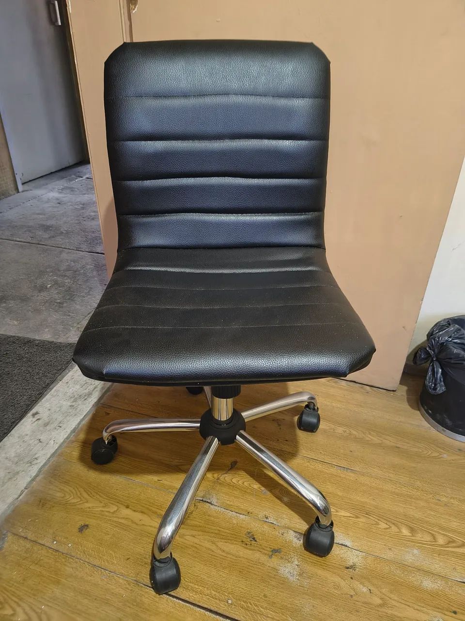 Cadeira de escritório em couro