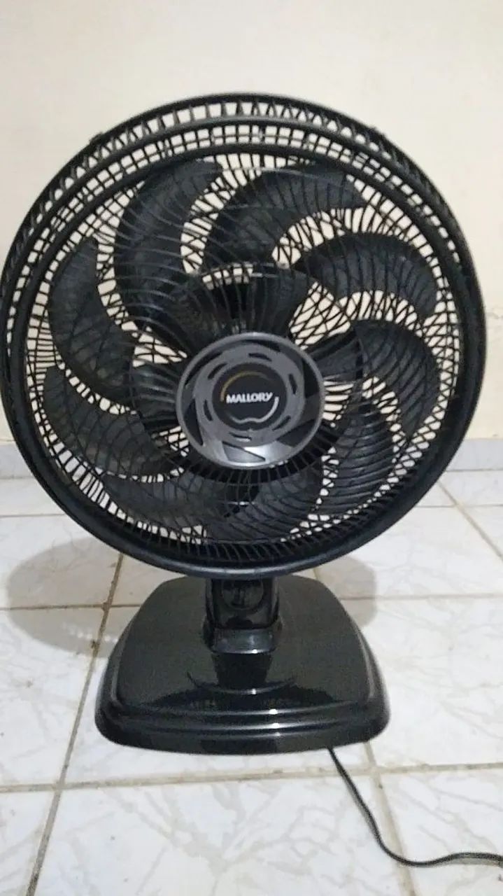 Vendo Ventilador de Mesa Mallory 3 velocidades, 9 pás 127V 