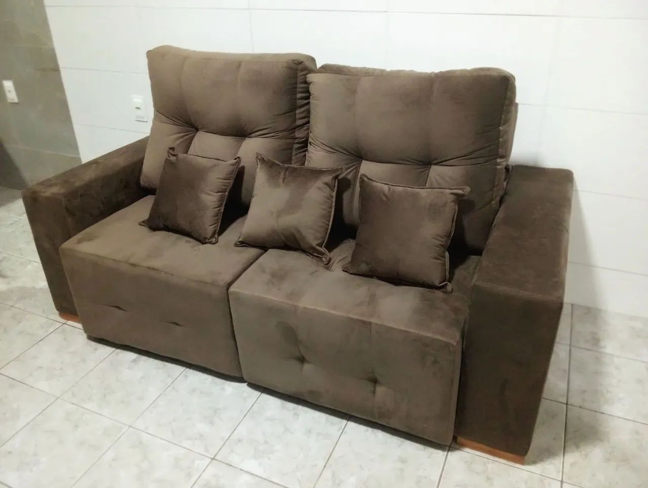 SOFÁ RETRÁTIL E RECLINÁVEL MARROM - Foto 2