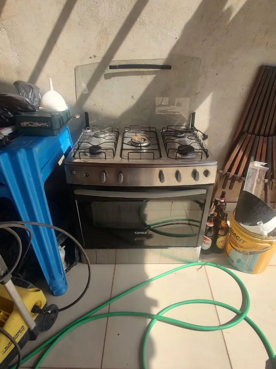 Fogão 5 bocas  marca Consul tampa de vidro  luz  do forno perfeita , funcionando tudo  